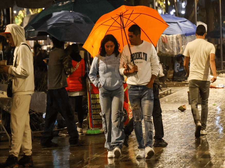 Pronóstico de lluvias fuertes, viento con rachas fuertes y caída de granizo en la CDMX.