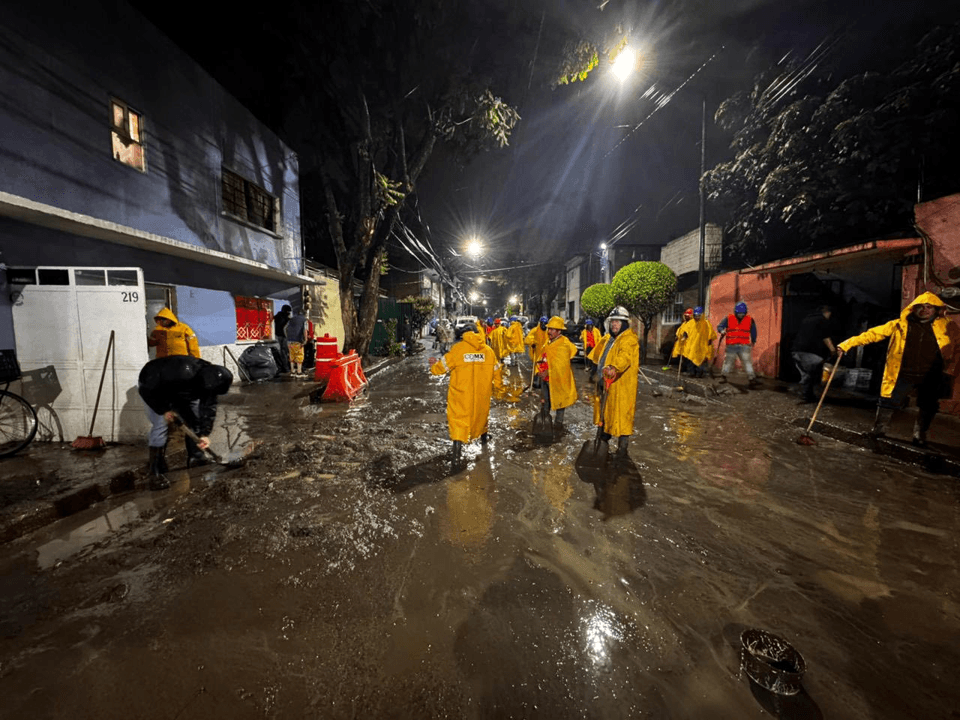 Lluvias causan afectaciones en Naucalpan y Azcapotzalco.