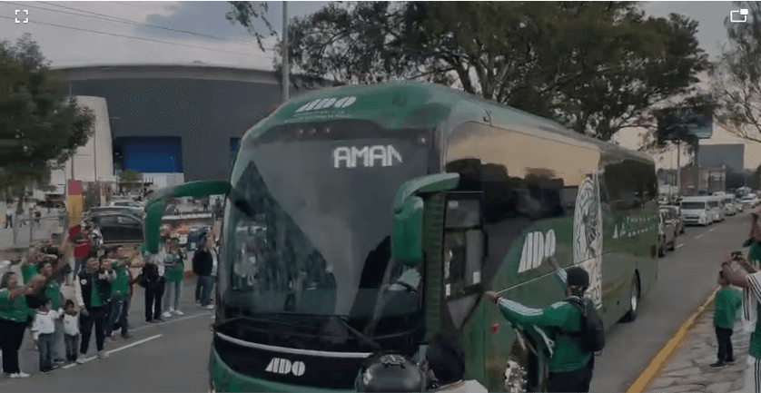 Así arribó la Selección de México y Ghana al estadio Cuauhtémoc.