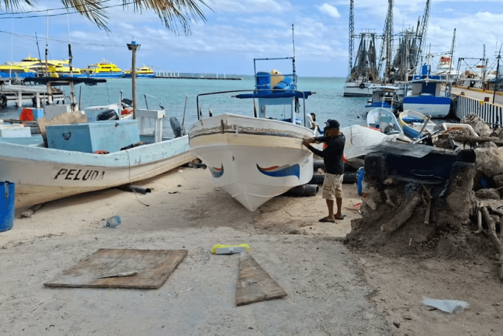 Cierra la Marina los puertos de Yucatán y Quintana Roo.