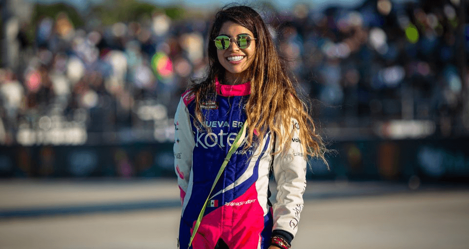 Regina Sirvent llega motivada Autódromo Internacional Miguel E. Abed.