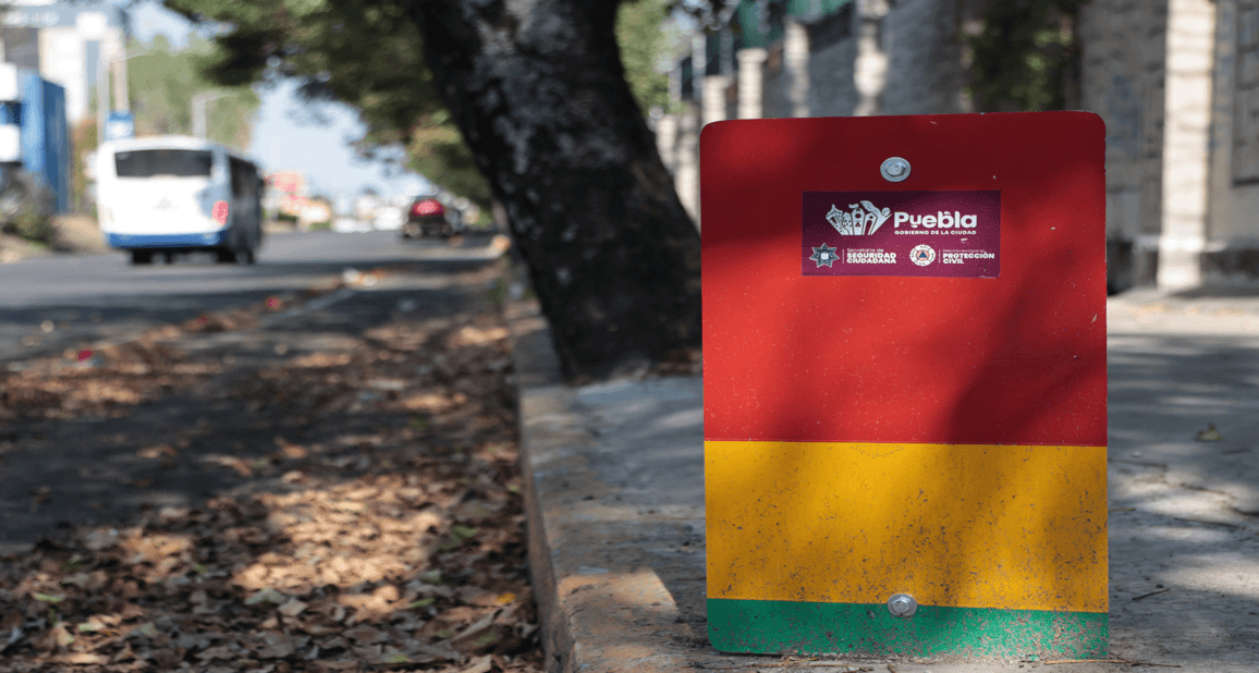 Instala Ayuntamiento de Puebla semáforos pluviales en 13 zonas de la ciudad.