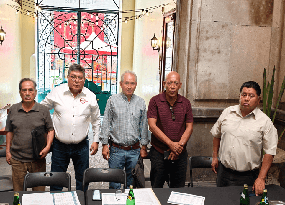 Transportistas poblanos piden aumento al pasaje y quitar descuento a estudiantes.