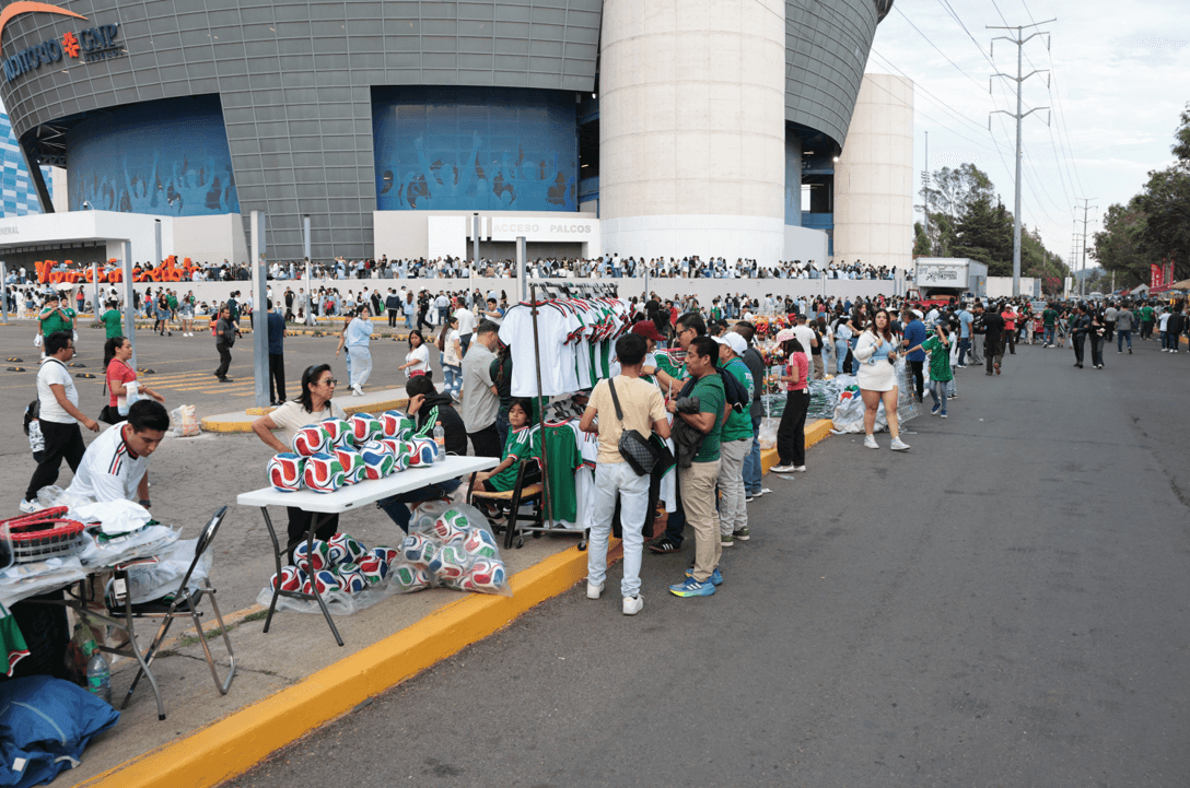 El estadio Cuauhtémoc se viste de verde, blanco y rojo.