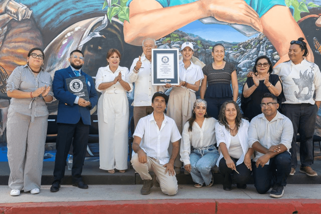 Baja California obtiene Guinness World Record por mural de futbol más grande del mundo.