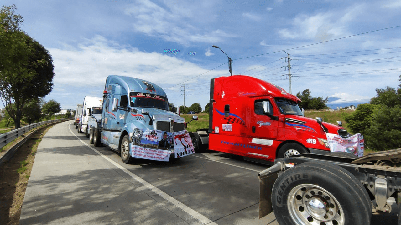 Segob y AMOTAC llegan a un acuerdo, no habrá bloqueos este miércoles de transportistas.