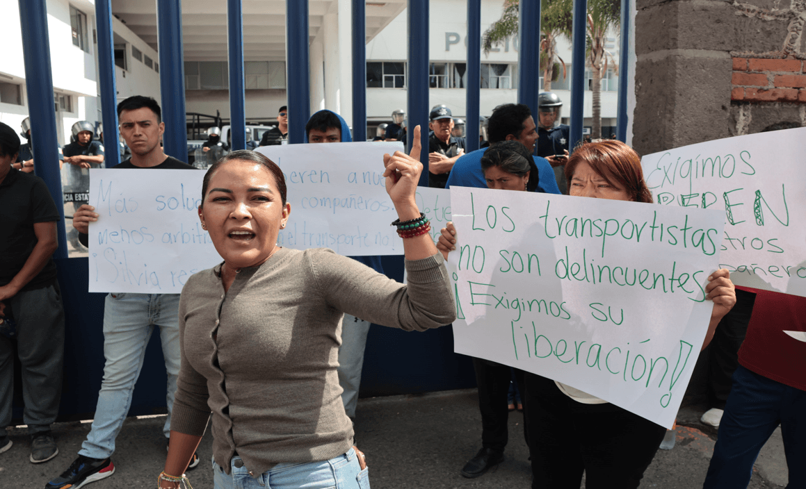 Antorcha Campesina colapsa vialidades poblanas con par de manifestaciones.