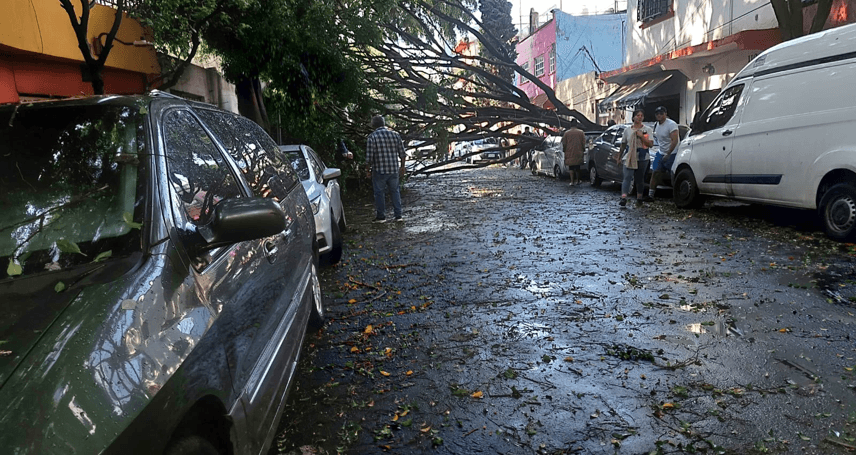 Pronostican lluvia y granizo este viernes en la CDMX.