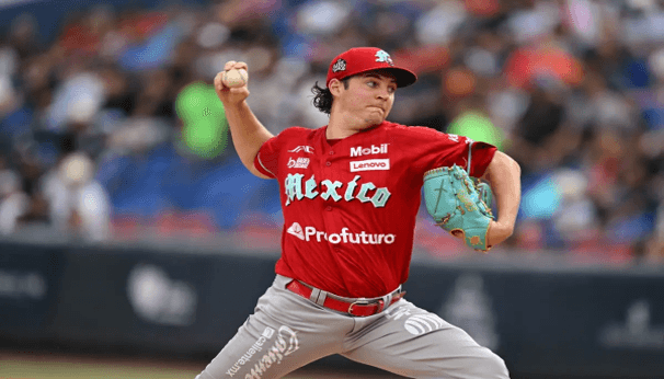 Trevor Bauer está de vuelta con los Diablos Rojos.