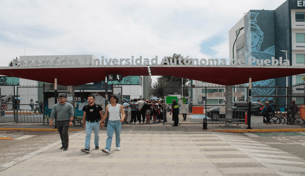 Estudiantes listos, arranca examen de Admisión 2026 en la BUAP.