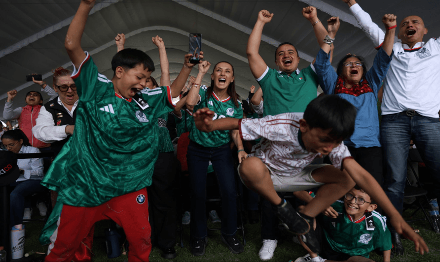 Sheinbaum felicita a la Selección de México por triunfo ante Sudáfrica.
