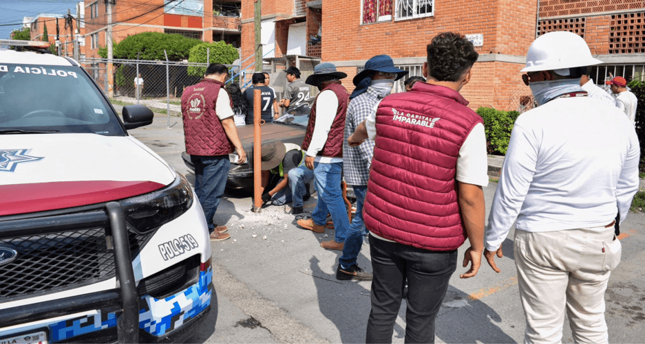 Ayuntamiento de Puebla retira jaulas en la Unidad Habitacional San Jorge.