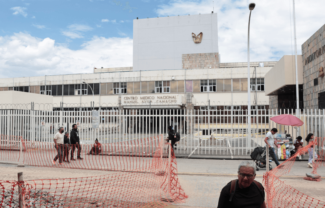 Solo existe acceso peatonal al IMSS San José debido a obras.