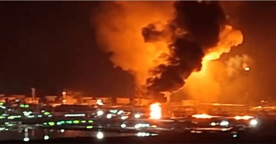 Así fue captada la explosión en refinería de Pemex en Salina Cruz.