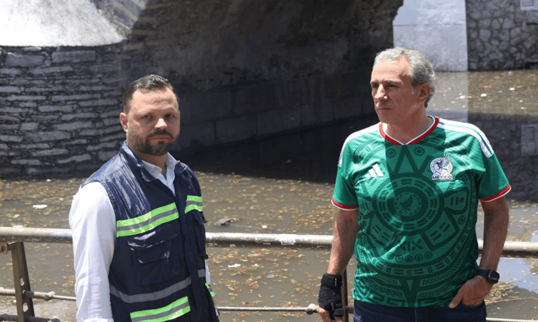 Supervisa Pepe Chedraui labores de drenado en el Puente de Ovando.