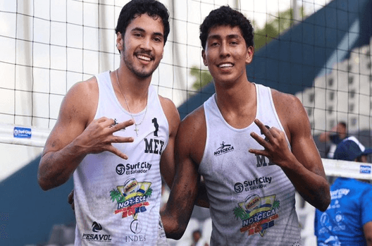 Mexicanos Inés Lares y Carlos Ayala, tricampeones del Tour NORCECA de Voleibol de Playa.