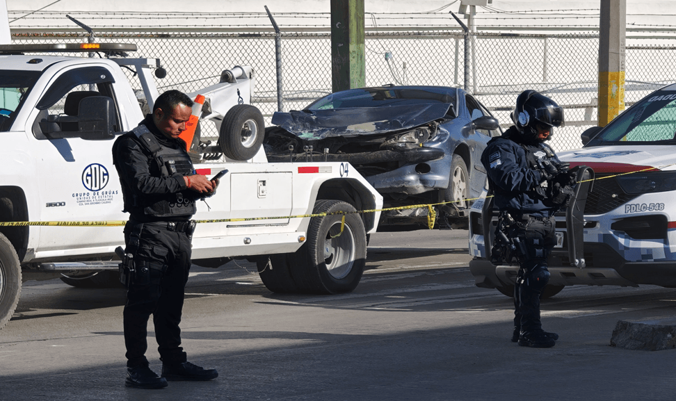 Automóvil arrolla a dos motociclistas en la Esteban de Antuñano.