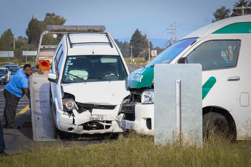 Se registra accidente vehicular en retorno de la Zona Militar en Panotla.