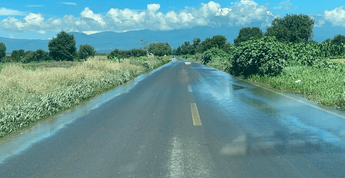 Aguas negras de Calpan afectan cultivos en San Pedro Cholula.