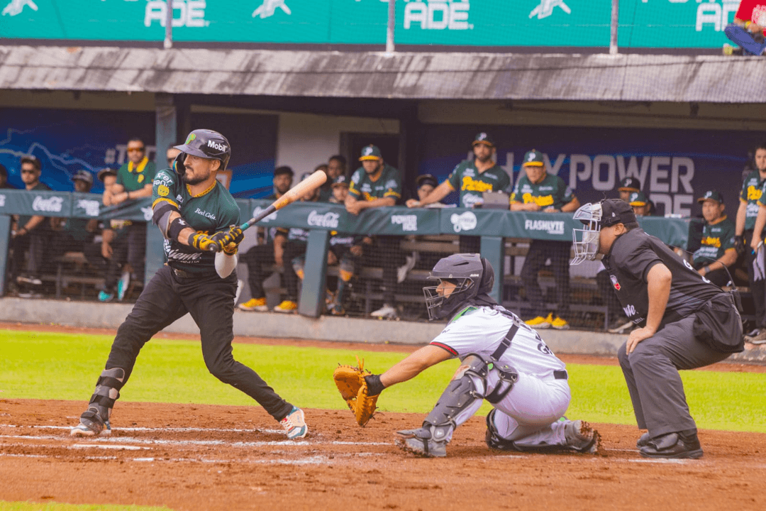 Piratas se queda con el botín sobre los Pericos.
