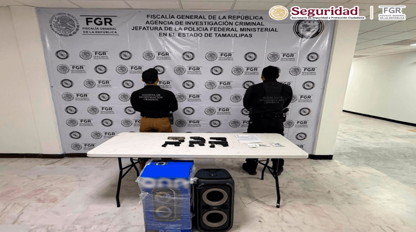En Tamaulipas, aseguran armas de fuego y cargadores ocultos en una bocina.