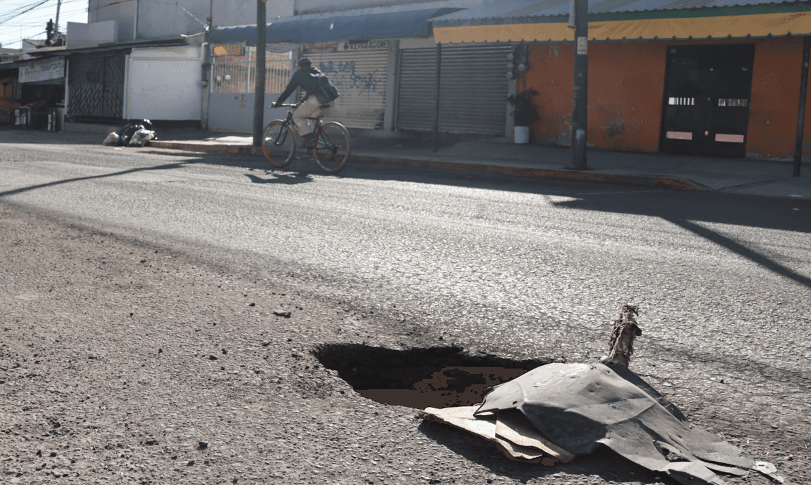 Cuidado, se registra hundimiento en la avenida 3 Sur en Puebla.