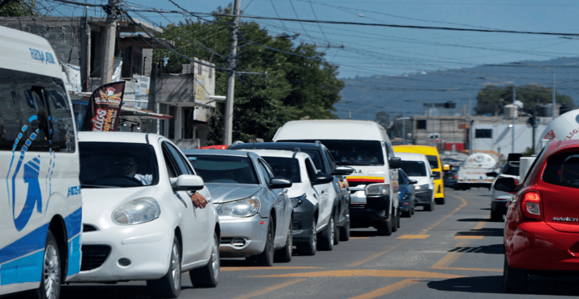 Tráfico intenso por retén de la Guardia Nacional en Acuitlapilco.
