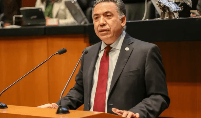 Enrique Inzunza quedará fuera de la bancada de Morena en el Senado.