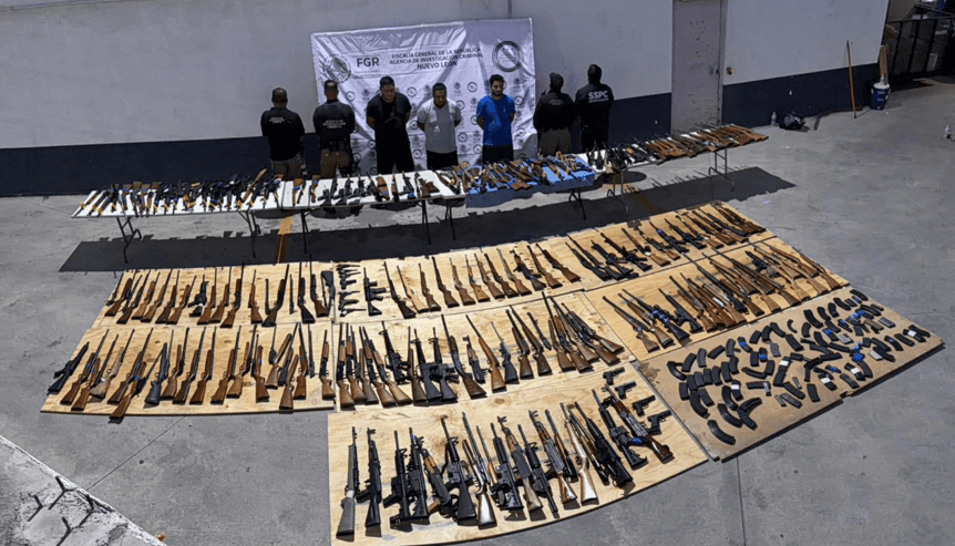 Autoridades Federales aseguran 210 armas de fuego en Nuevo León.