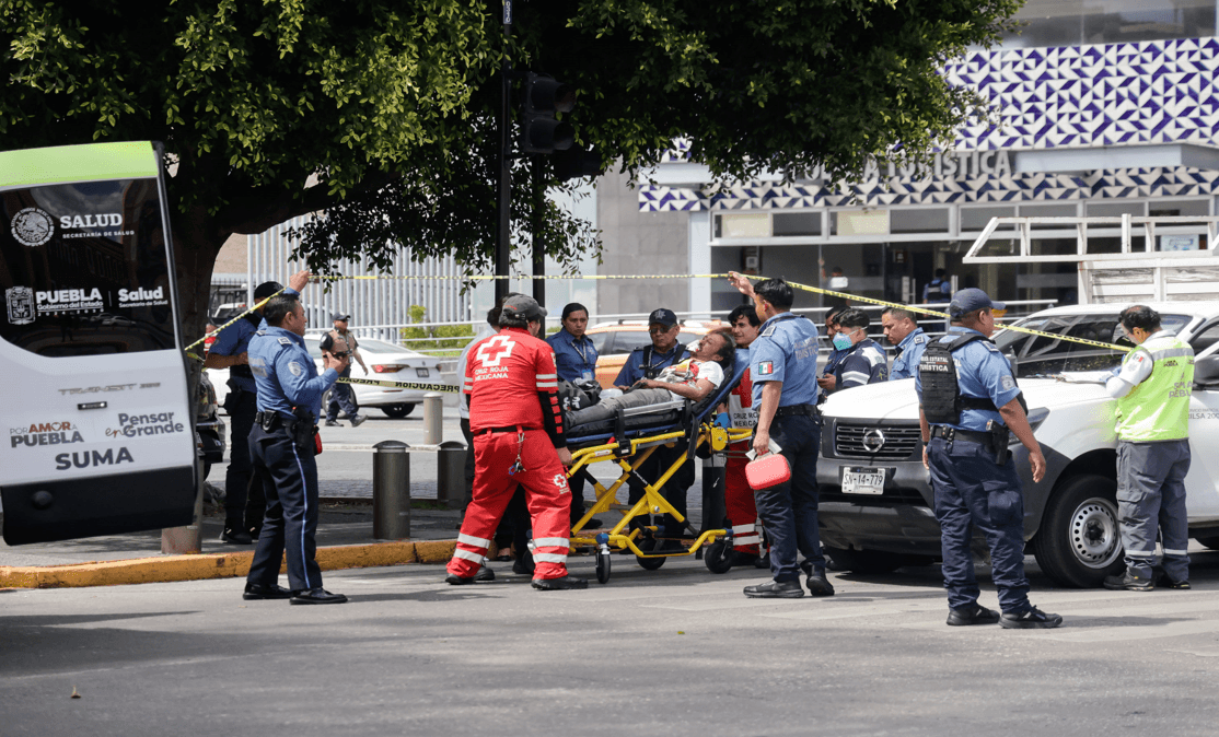 Camioneta atropella a una persona en el Bulevar 5 de Mayo.