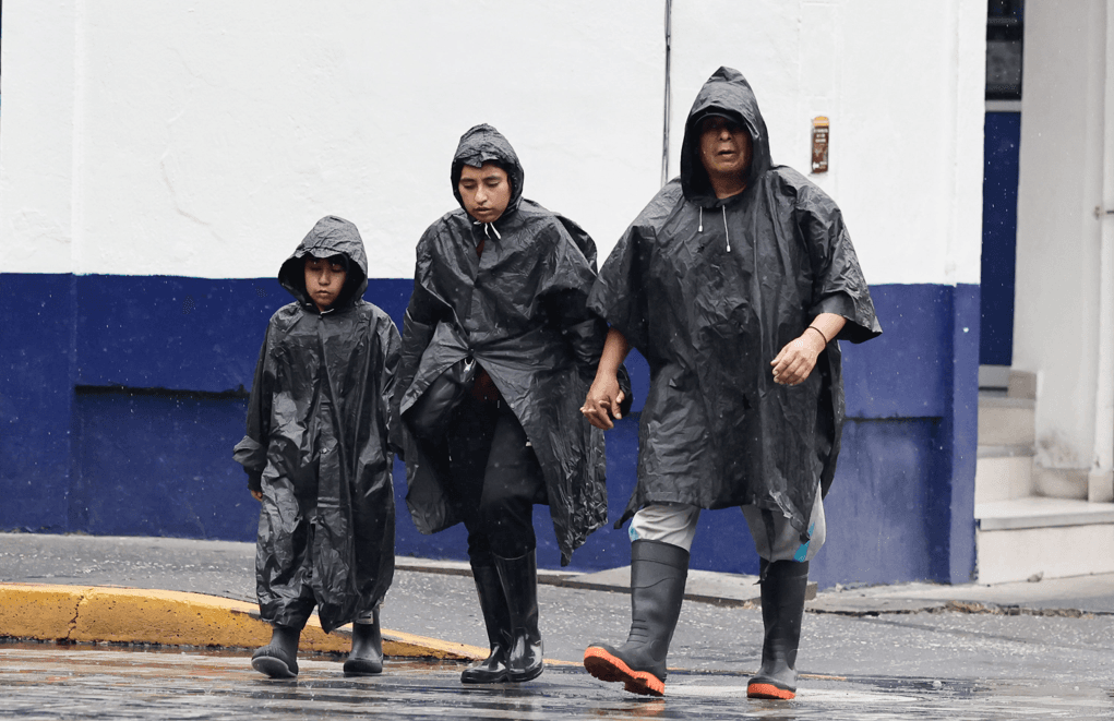 CNPC llama a extremar precauciones por inundaciones y deslizamiento de laderas.