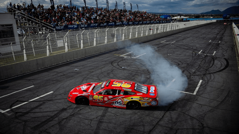 Rodrigo Rejón se llevó la Puebla 110 de Nascar México Series.