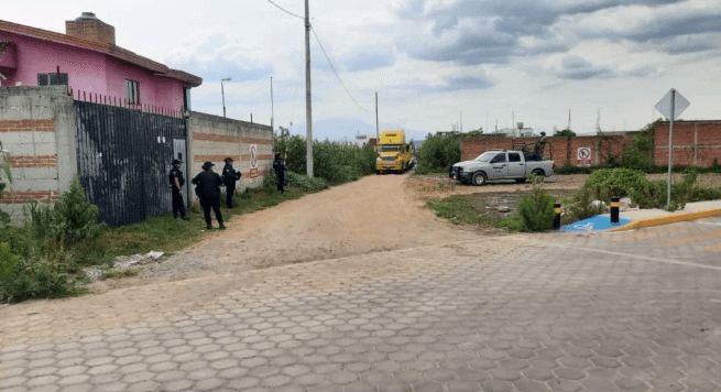 Aseguran pipas y cilindros de gas de predio en  San Andrés Cholula.