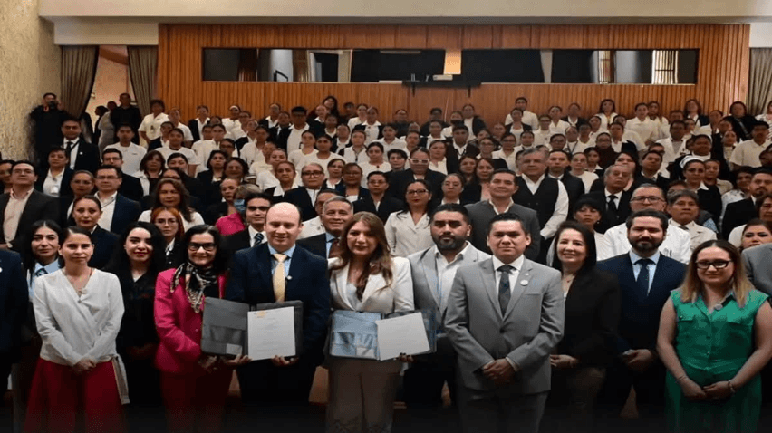Salud e IMSS firman convenio para impulsar expediente clínico electrónico.