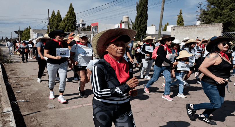 Sombreros y pañuelos dieron el toque vaquero al Vaquerun en Amaxac.