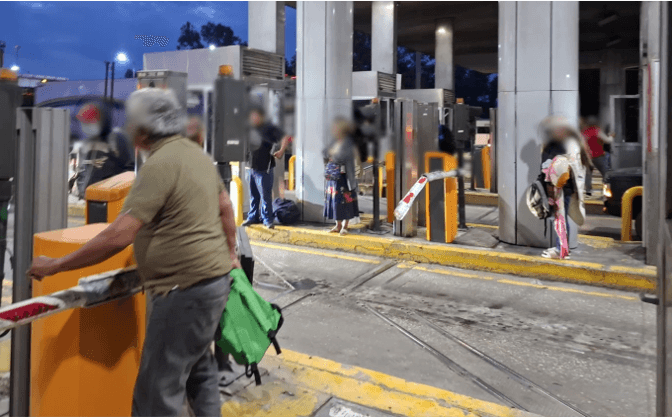 Queda liberada la caseta de cobro de Amozoc, en la autopista Puebla-Acatzingo.