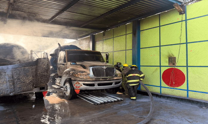 Se registra la explosión de dos pipas en Coacalco, Edomex.