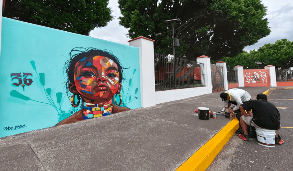 Festival Vías Alternas visibiliza la migración con murales en el Museo de Ferrocarriles.