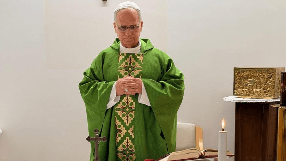 El Papa León XIV celebra la misa en el hospital Gemelli.