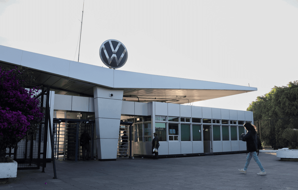 Habrá paro de labores escalonados en Volkswagen por votación de negociación salarial.