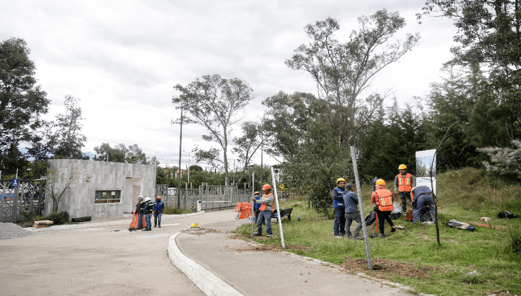 Comienzan trabajos de construcción de estación del Cablebús en el Cerro de Amalucan.