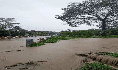 río desbordado