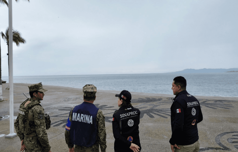 El centro del huracán Simon se localiza a 40 km de Playa Pérula, Jalisco.