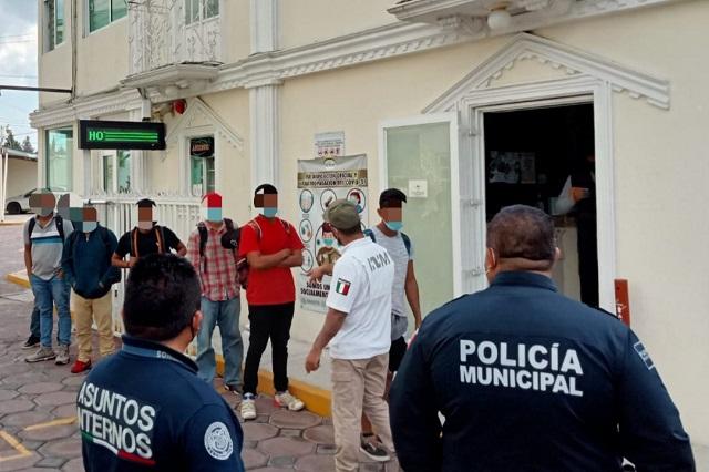 Rescatan a 16 migrantes retenidos en hotel de Hueyotlipan