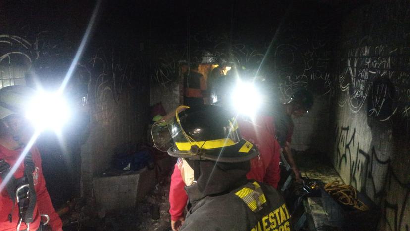 Joven cae a pozo de 30 metro y sobrevive en Puebla capital