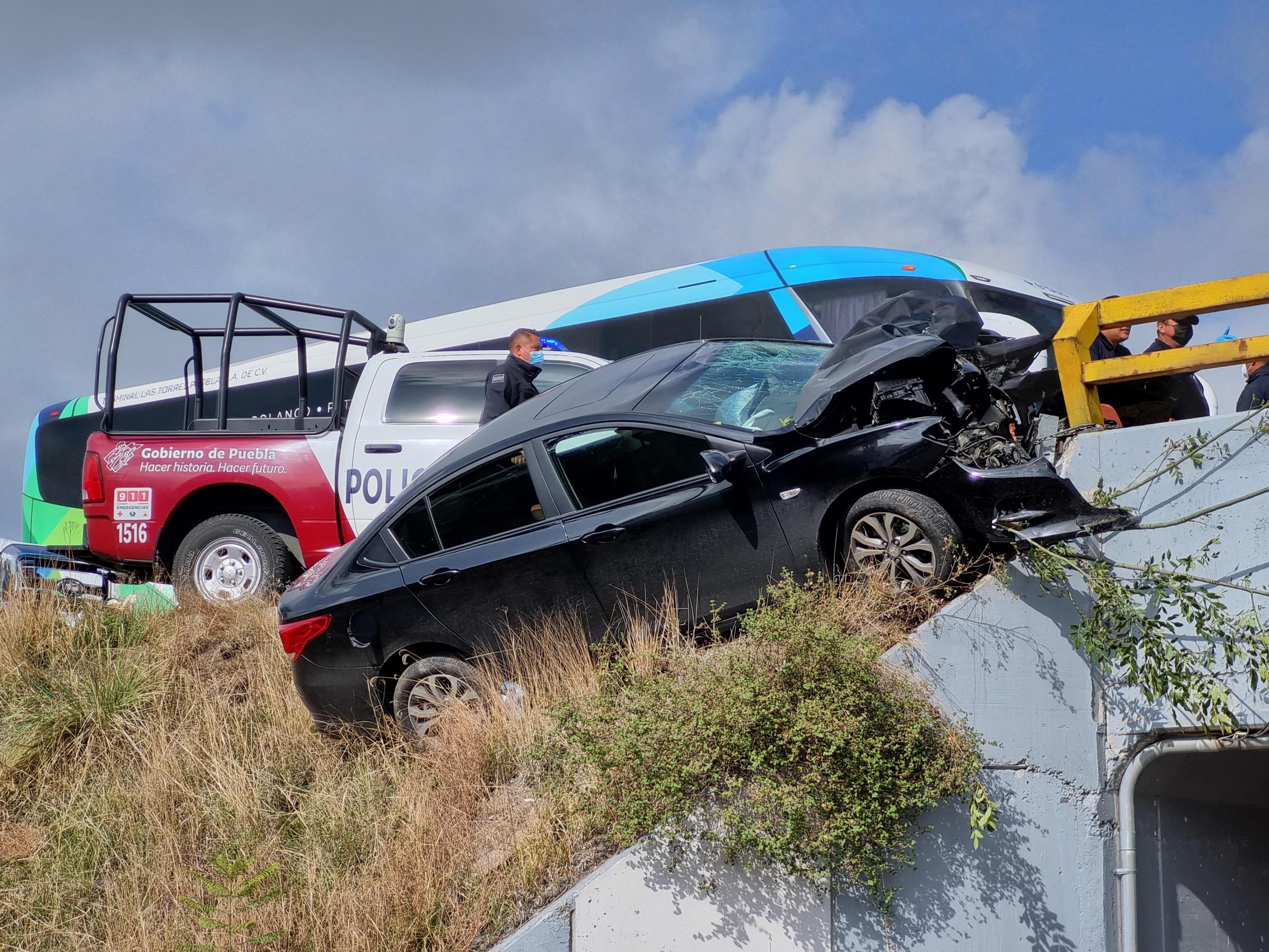 VIDEO Conductor pierde la vida tras impactar su vehículo en el Periférico Ecológico