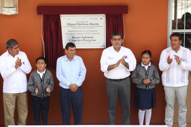 En Tehuacán, gobernador inauguró la remodelación de edificios de la primaria Ávila Camacho