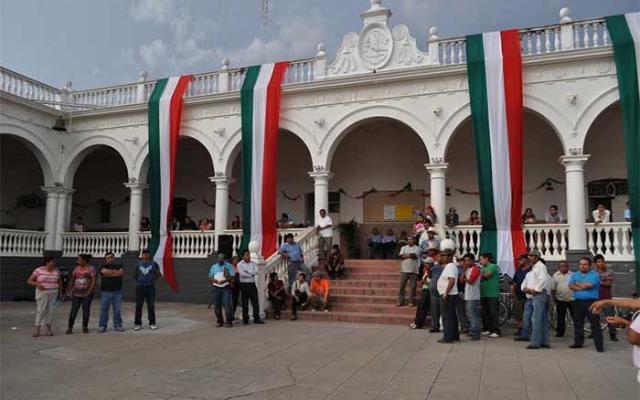 Tras linchamiento en Acatlán, nadie sabe del edil y regidores