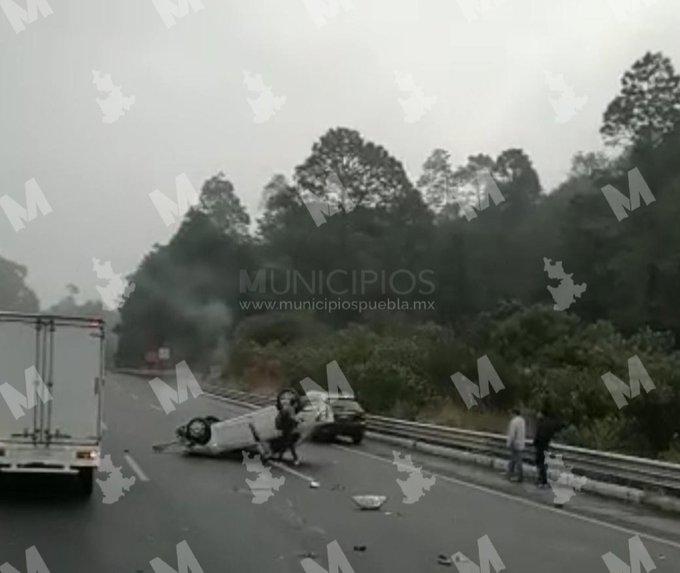 Volcadura deja un lesionado en la autopista México Puebla