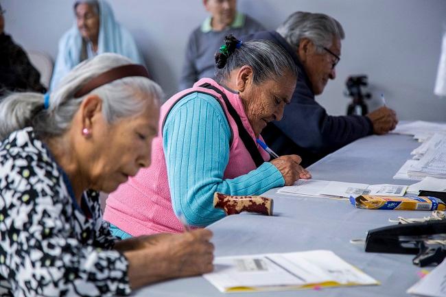 Por la migración envejece la Mixteca poblana  